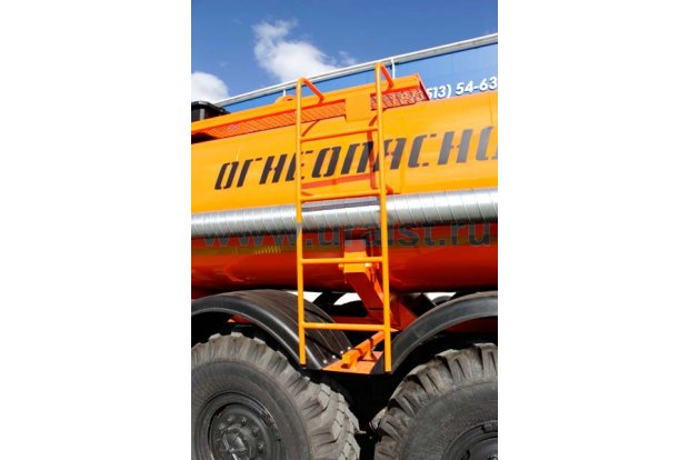 Лестница на площадку обслуживания цистерны