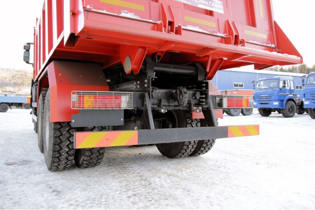 Противоподкатный брус самосвала