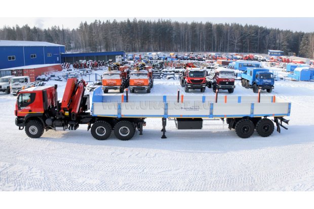 Седельный тягач IVECO-AMT с КМУ Palfinger PK-40002D и бортовым полуприцепом УСТ-94651