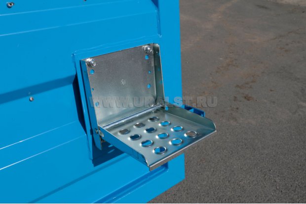 Ступенька для подъема на бортовую платформу