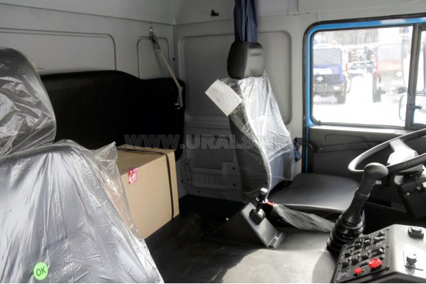 Кабина шасси Урал63701М-1951