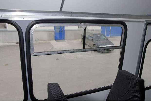 Окна вахтового автобуса