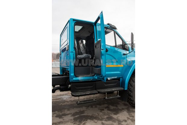 Дверь для пассажиров