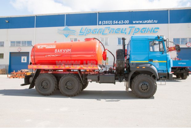 Автоцистерна вакуумная МВ-9 КО УСТ-5453 на шасси Урал 5557-80Е5