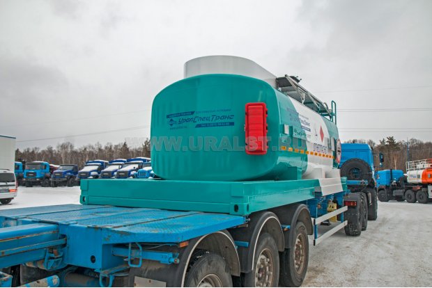 Контейнер-цистерна УСТ 94653А КЦ-16 с площадкой