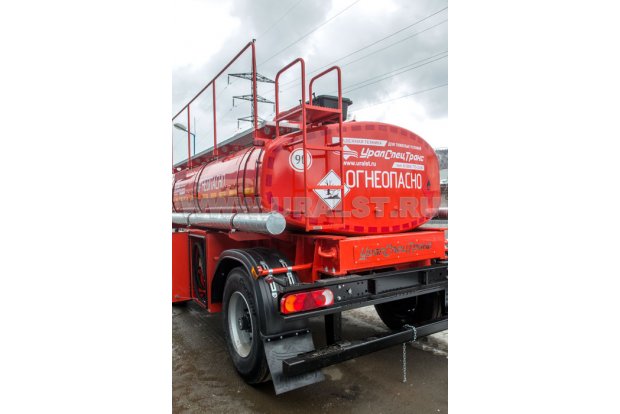 Лестница на площадку обслуживания