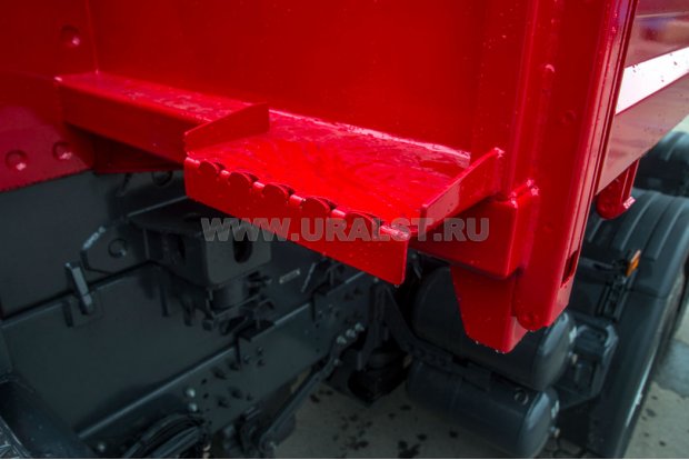 Ступень к бортовой платформе