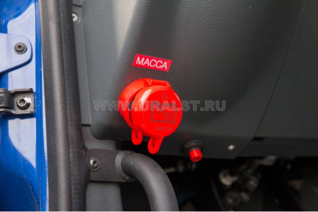 Выключатель массы в кабине водителя