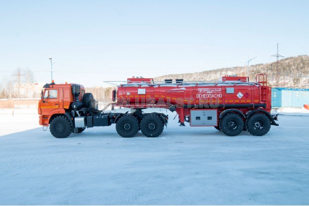 Полуприцеп цистерна нефтевоз ППЦН 20-21-2Н ПТ УСТ 9465 рамная, насос + Седельный тягач Камаз 43118-23027-50 сп.м 