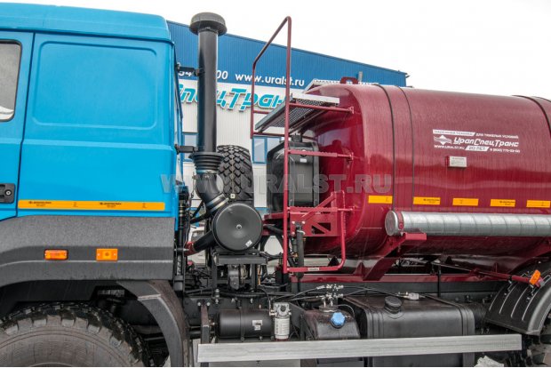 Лестница на площадку обслуживания цистерны