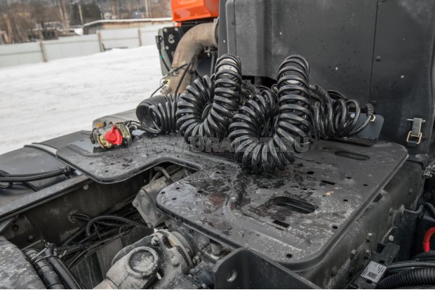 Разъемы пневмо-электро системы тягача