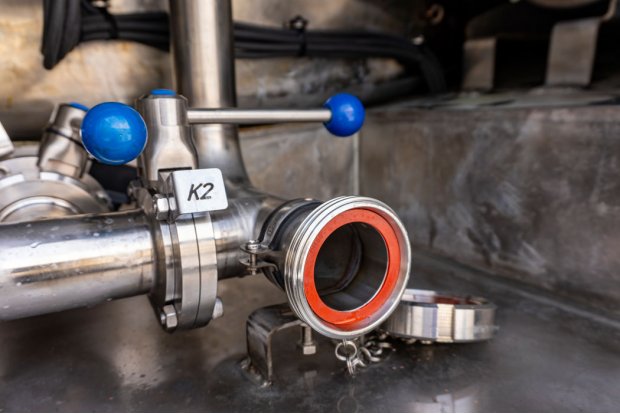 Трубопровод слива, резьбовое соединение