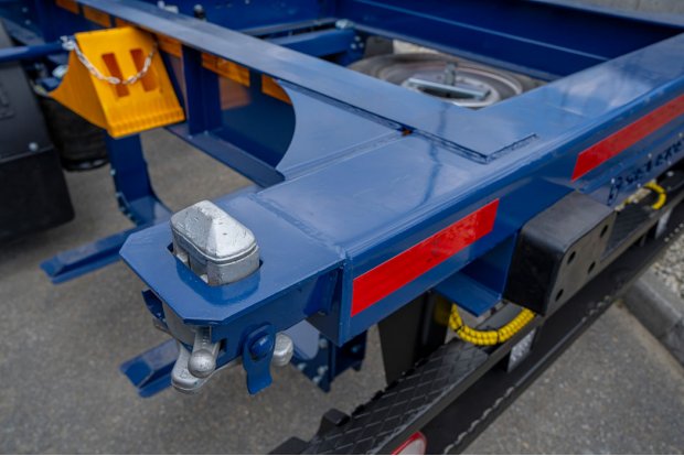 Замок для фиксации перевозимых контейнеров