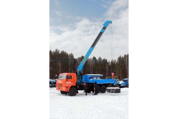 Автомобиль бортовой Камаз 43118-24 с краном-манипулятором ИТ-180
