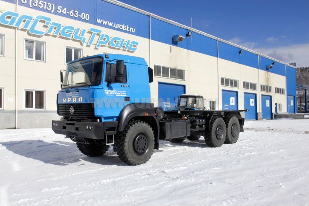 Автомобиль контейнеровоз Урал 63701М-1951