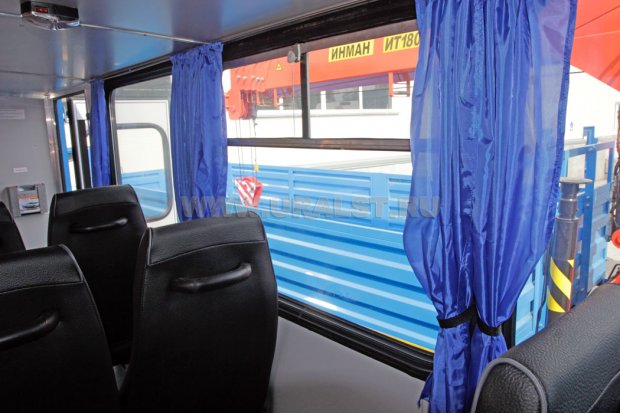 Окна вахты с солнцезащитными шторками