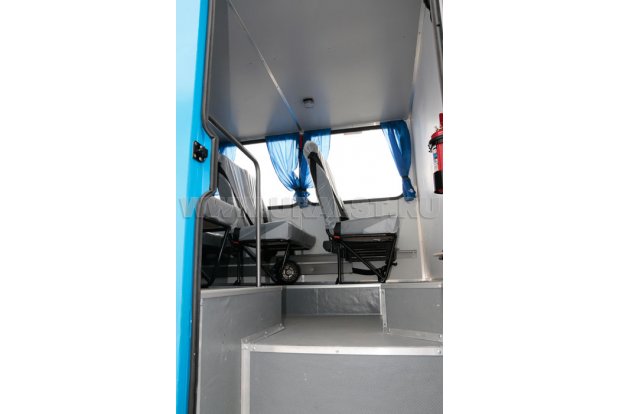 Вход в салон вахтового автобуса