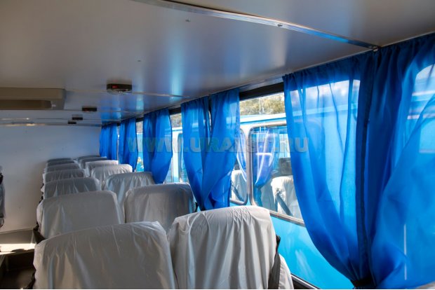 Солнцезащитные шторки на окнах вахты