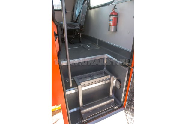 Входная группа вахтового автобуса