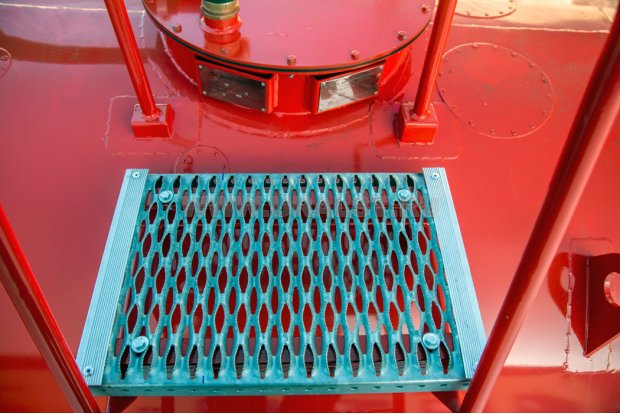 Площадка обслуживания заливной горловины