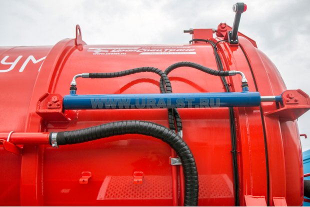 Гидроцилиндр открывающегося днища