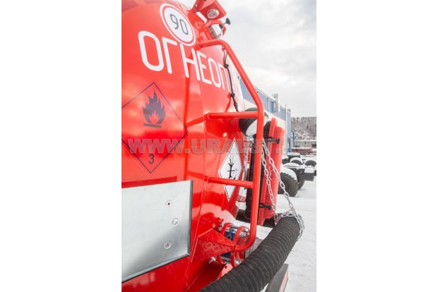 Поручень на емкости