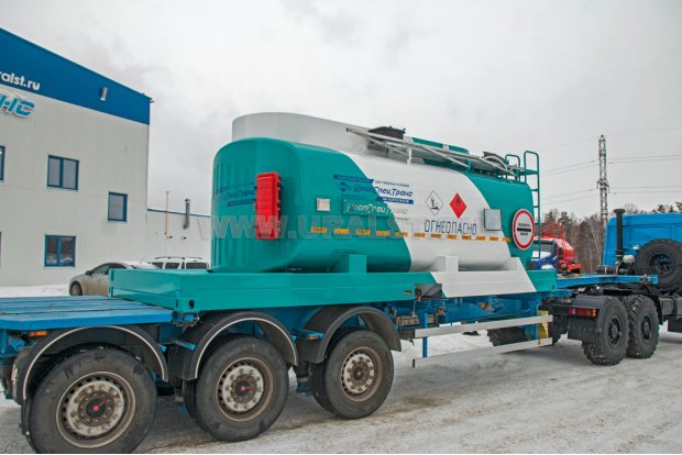 Контейнер-цистерна УСТ 94653А КЦ-16 с площадкой