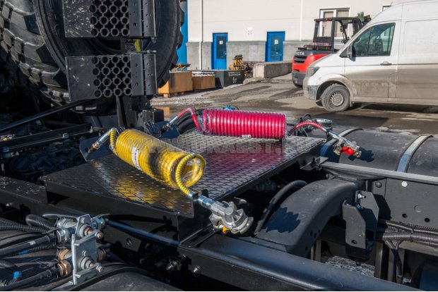 Разъемы пневмо-электро системы тягача