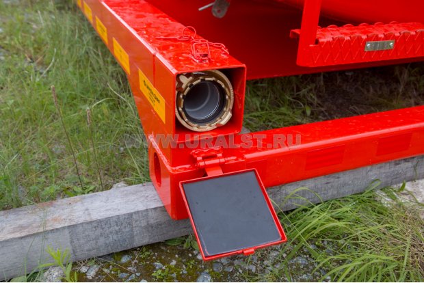 Пенал с напорно-всасывающими рукавами