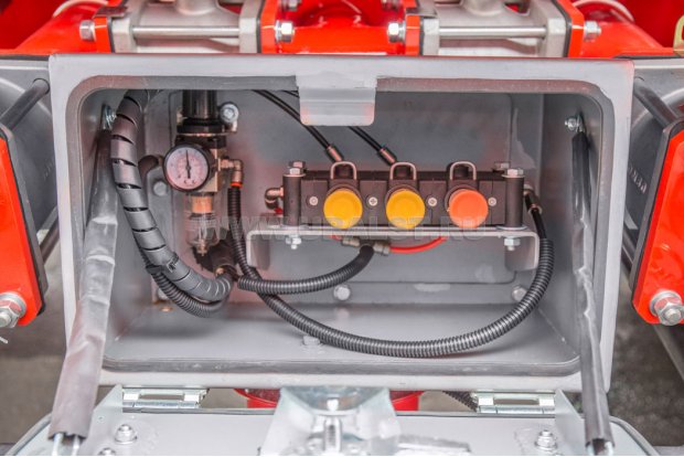 Пневматическое управление донным клапаном и манометр