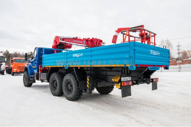 Автомобиль бортовой с КМУ TAURUS 055А (тросовый) с буром УСТ 5453 Урал NEXT 4320-72 б/у