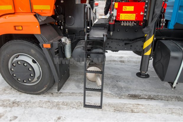 Лестница на площадку обслуживания КМУ