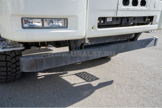 Переднее защитное устройство