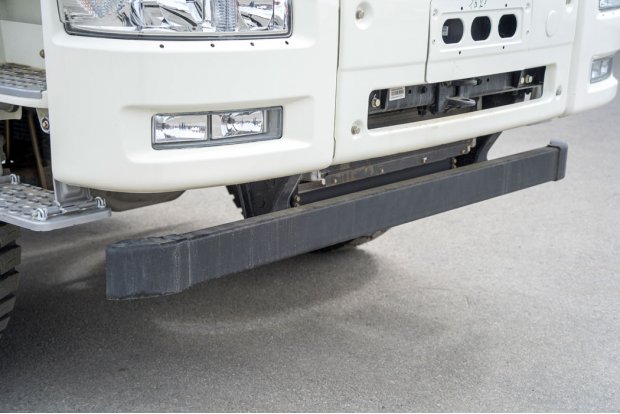 Переднее защитное устройство