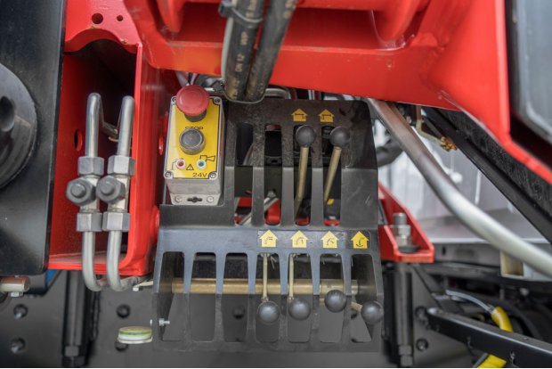 Рычаги управления КМУ и опорами