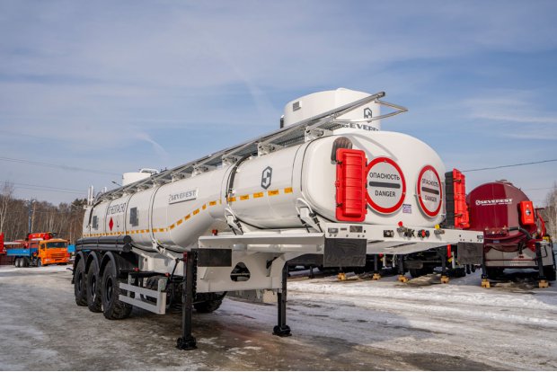 Полуприцеп-цистерна ППЦ 26-32-2НР УСТ 9465 рамная, насос, пневмоподвеска ССУ 1450