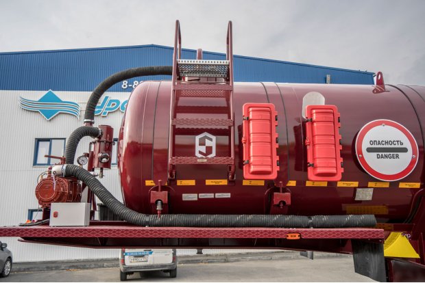 Лестница для подъема на площадку обслуживания