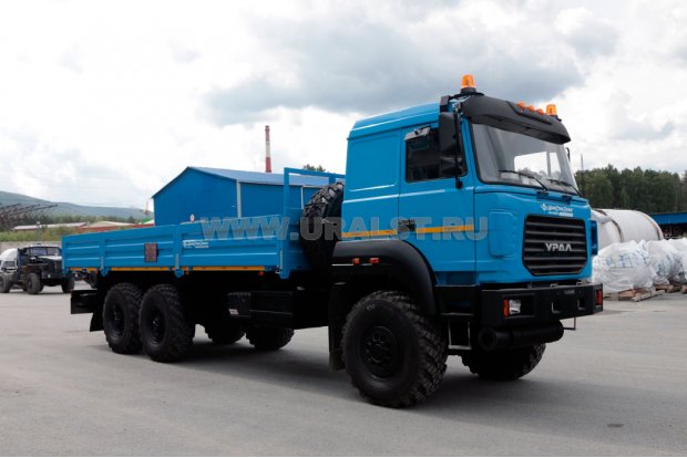 Бортовой контейнеровоз Урал М 4320-4971-82М