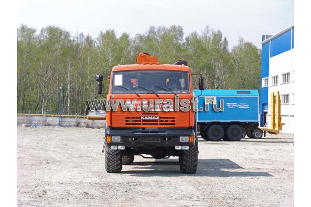 Бортовой автомобиль КамАЗ с КМУ-90
