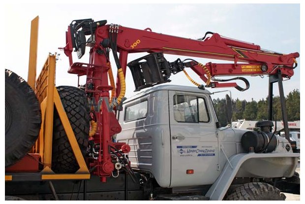 Лесовоз с манипулятором