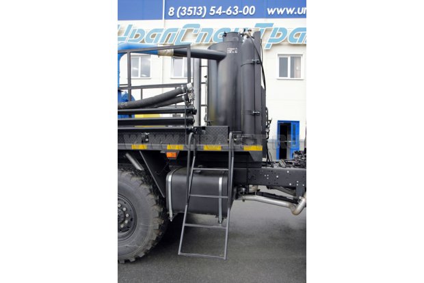 Лестница для подъема на установку АДПМ 12/150