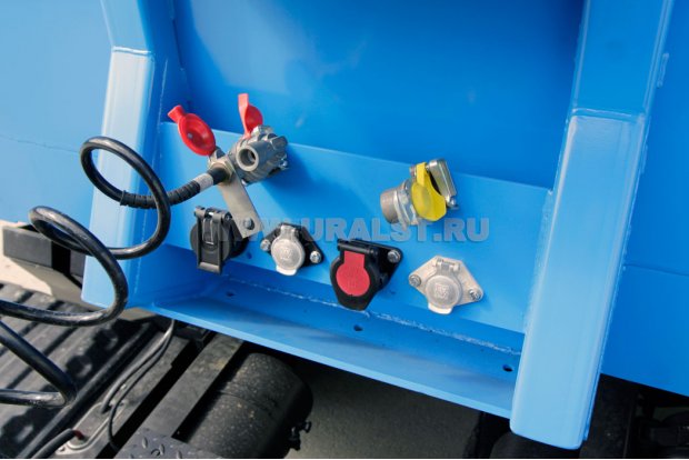 Разъемы пневматичиеской системы и электрической сети