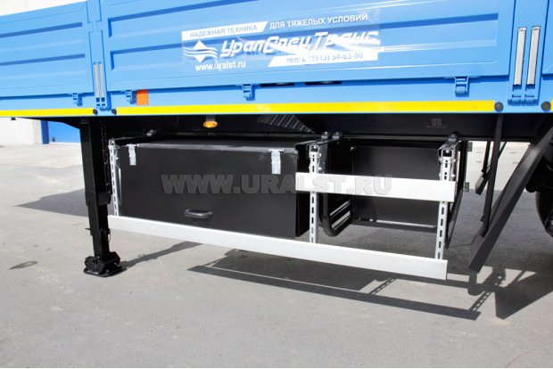 Боковая защита полуприцепа контейнеровоза ППК 35-31-12КБ