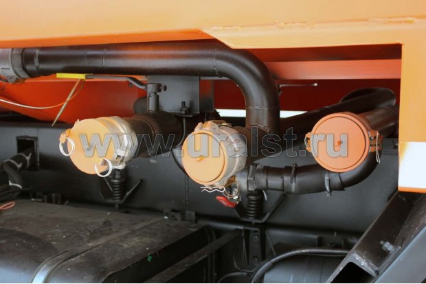 Напорно-сливные трубопроводы контейнера-цистерны