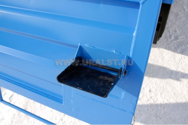 Ступенька для подъема на бортовую платформу