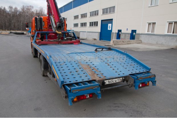 Платформа эвакуатора ломаного типа