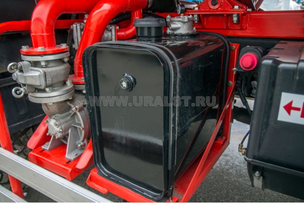 Бак гидросистемы привода насоса