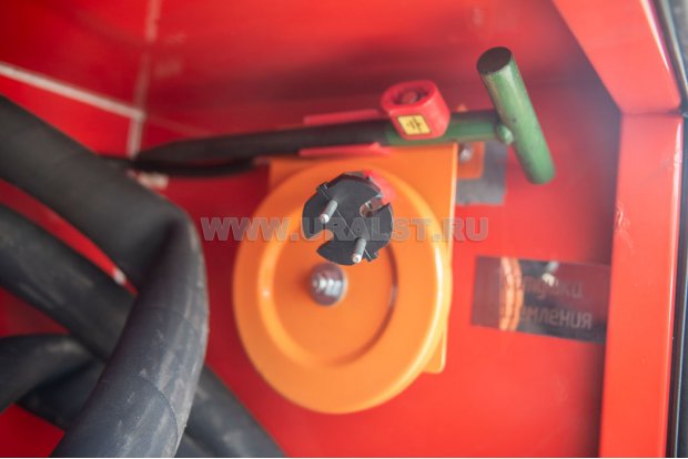 Автотопливозаправщик Урал АТЗ-12Б УСТ-5453