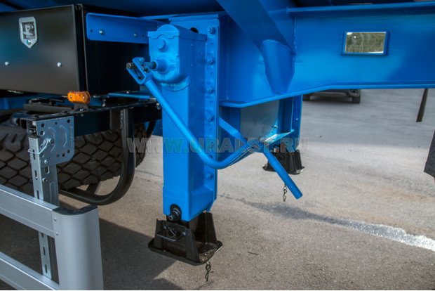 Опорное устройство полуприцепа