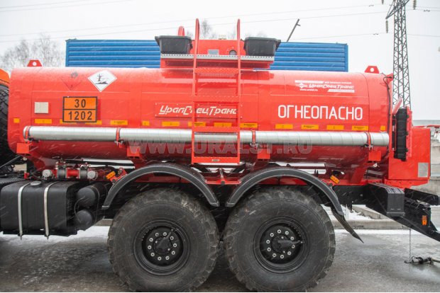 Лестница на площадку обслуживания